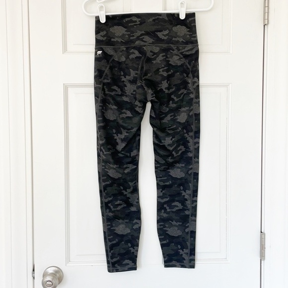 FABLETICS Define Powerhold Midrise leggings size XS/S grey black camo - Picture 4 of 9